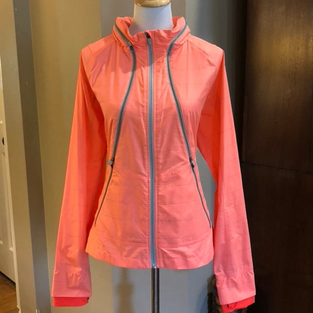 ATHLETA HOODED RAIN JACKET / WINDBREAKER